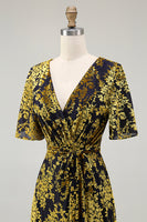 Laden Sie das Bild in den Galerie-Viewer, Dunkelgrünes A Linie Burnout Samt Langes Ballkleid mit kurzen Ärmeln