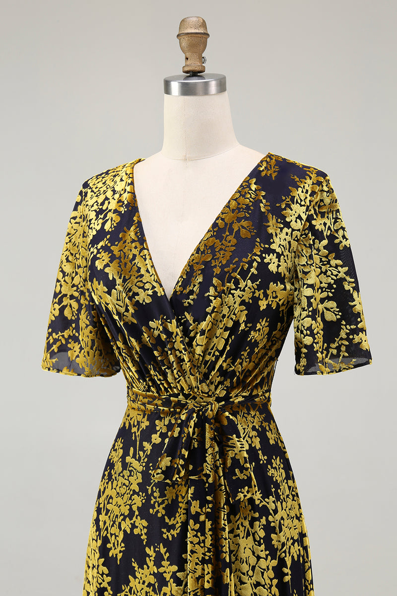 Laden Sie das Bild in den Galerie-Viewer, Dunkelgrünes A Linie Burnout Samt Langes Ballkleid mit kurzen Ärmeln