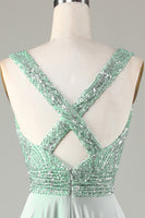 Laden Sie das Bild in den Galerie-Viewer, Glitzerndes Matcha Brautjungfernkleid mit V-Ausschnitt und Pailletten