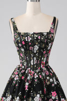 Laden Sie das Bild in den Galerie-Viewer, Schwarzes A-Linie Korsett Ballkleid mit quadratischem Ausschnitt und Applikationen