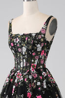 Laden Sie das Bild in den Galerie-Viewer, Schwarzes A-Linie Korsett Ballkleid mit quadratischem Ausschnitt und Applikationen