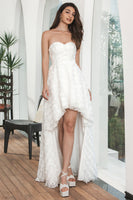 Laden Sie das Bild in den Galerie-Viewer, Weißes Hoch niedrig Blume Herzausschnitt Abschlusskleid