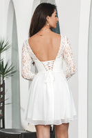 Laden Sie das Bild in den Galerie-Viewer, Weißes Bateau Rückenfreies kurzes Abschlusskleid mit langen Ärmeln