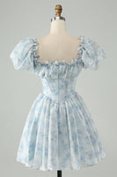 Laden Sie das Bild in den Galerie-Viewer, Hellblaues A-Linie Kurzes Abiballkleid mit quadratischem Ausschnitt und Blumenrüschen und Puffärmeln