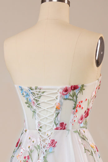 Tüll trägerlos Pinsel Schleppe Elfenbein langes Brautkleid mit Stickerei
