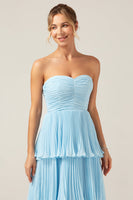 Laden Sie das Bild in den Galerie-Viewer, Himmelblaues herzförmiges plissiertes gestuftes langes Brautjungfernkleid