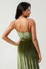 Laden Sie das Bild in den Galerie-Viewer, Samt A Linie Grünes Brautjungfernkleid mit Schlitz