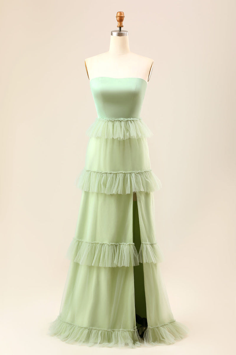 Laden Sie das Bild in den Galerie-Viewer, A-Linie trägerloses Matcha gestuftes langes Brautjungfernkleid mit Rüschen