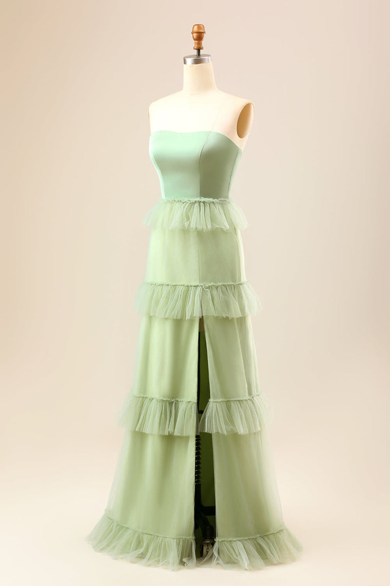 Laden Sie das Bild in den Galerie-Viewer, A-Linie trägerloses Matcha gestuftes langes Brautjungfernkleid mit Rüschen