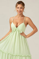 Laden Sie das Bild in den Galerie-Viewer, Grünes langes A-Linie Umstands-Brautjungfernkleid mit Rüschen und Schnürung