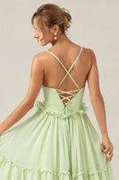 Laden Sie das Bild in den Galerie-Viewer, Grünes langes A-Linie Umstands-Brautjungfernkleid mit Rüschen und Schnürung