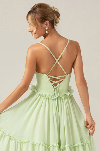 Grünes langes A-Linie Umstands-Brautjungfernkleid mit Rüschen und Schnürung