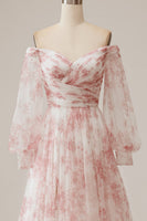 Laden Sie das Bild in den Galerie-Viewer, Elfenbein blume A-Linie schulterfreies plissiertes Brautkleid mit langen Ärmeln