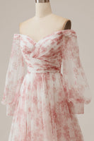 Laden Sie das Bild in den Galerie-Viewer, Elfenbein blume A-Linie schulterfreies plissiertes Brautkleid mit langen Ärmeln