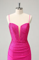 Laden Sie das Bild in den Galerie-Viewer, Fuchsia Bodycon Spaghettiträger Rüschen Kurzes Abiballkleid mit Perlen