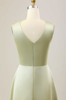 Laden Sie das Bild in den Galerie-Viewer, Dusty Sage A Linie Langes Satin Brautjungfernkleid