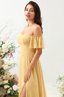 Laden Sie das Bild in den Galerie-Viewer, A-Linie Schulterfreies gelbes langes Brautjungfernkleid