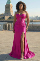 Laden Sie das Bild in den Galerie-Viewer, Funkelndes Mermaid Fuchsia Korsett Ballkleid mit Schlitz