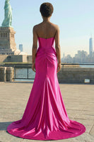 Laden Sie das Bild in den Galerie-Viewer, Funkelndes Mermaid Fuchsia Korsett Ballkleid mit Schlitz