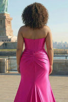 Laden Sie das Bild in den Galerie-Viewer, Fuchsia Trägerloses Satin Meerjungfrauen Korsett Langes Übergröße Ballkleid mit Schlitz