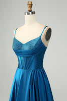 Laden Sie das Bild in den Galerie-Viewer, Glitzerndes A-Linie dunkelblaues langes Ballkleid mit Perlen und Schlitz