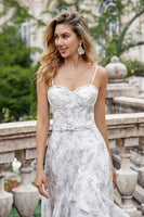 Laden Sie das Bild in den Galerie-Viewer, A-Linie V-Ausschnitt Spaghettiträger Brautjungfernkleid mit Rüschen Weiß Braun Blume