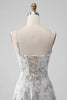 Laden Sie das Bild in den Galerie-Viewer, Weißbraune Blumen Spaghettiträger A-Linie Brautjungfernkleid mit Rüschen