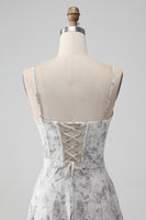 Laden Sie das Bild in den Galerie-Viewer, Weißbraune Blumen Spaghettiträger A-Linie Brautjungfernkleid mit Rüschen