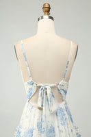 Laden Sie das Bild in den Galerie-Viewer, Weiß Blau Blume A-Linie Spaghettiträger Langes Tüll Brautjungfernkleid mit Rüschen