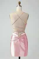 Laden Sie das Bild in den Galerie-Viewer, Goldenes figurbetontes Spaghettiträger Satin Abiballkleid mit Schnürung