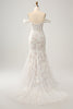Laden Sie das Bild in den Galerie-Viewer, Weißes Mermaid Schulterfreies Pinsel Schleppe Brautkleid mit Spitze