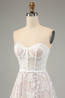 Laden Sie das Bild in den Galerie-Viewer, Weißes A Linie Herzausschnitt Pinsel Schleppe Korsett Brautkleid mit Spitze