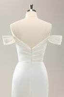 Laden Sie das Bild in den Galerie-Viewer, Weißes Mermaid Schulterfreies Plissee Satin Brautkleid mit Schlitz