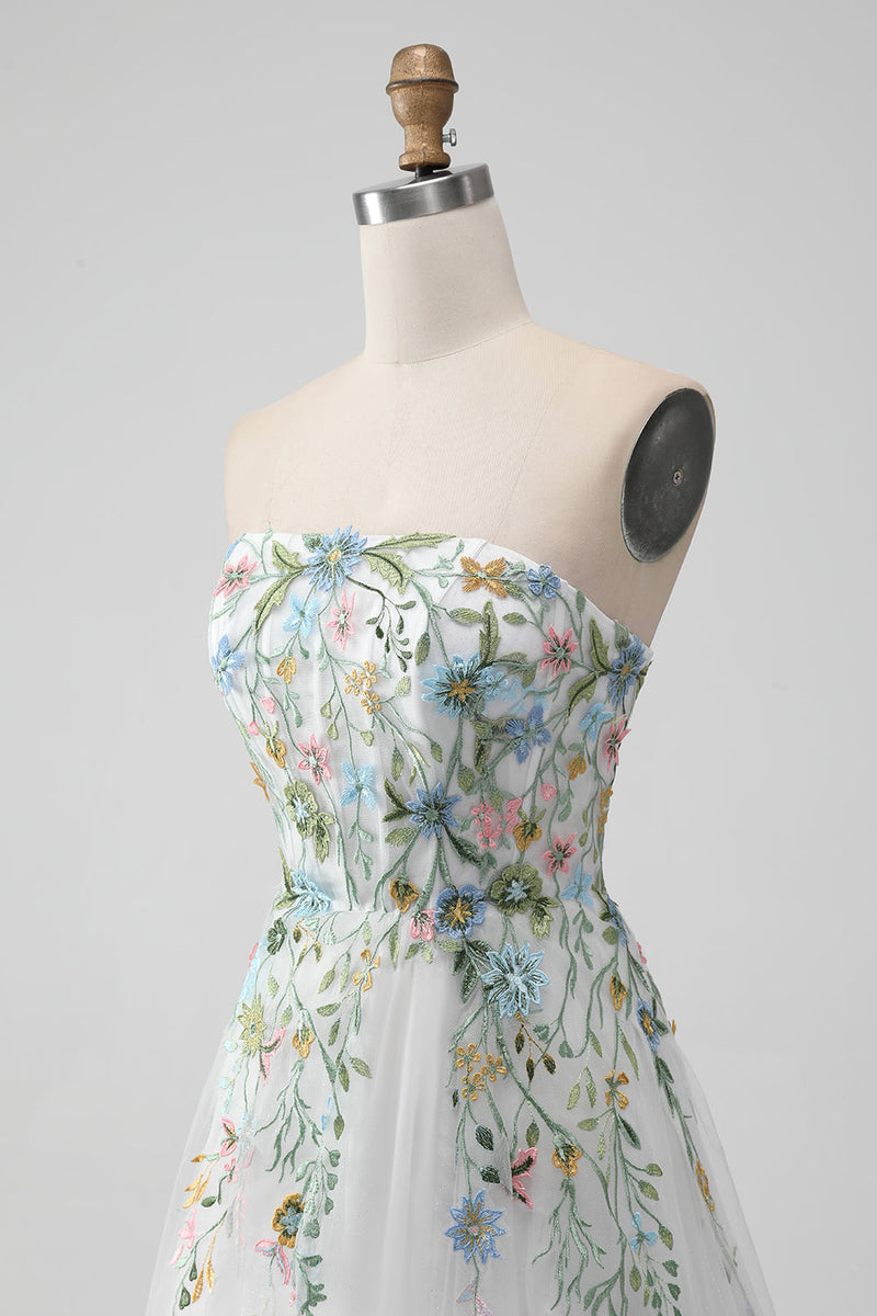 Laden Sie das Bild in den Galerie-Viewer, Weißes trägerloses 3D-Blumen Tüll Brautkleid mit Schlitz