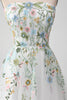 Laden Sie das Bild in den Galerie-Viewer, Weißes trägerloses 3D-Blumen Tüll Brautkleid mit Schlitz