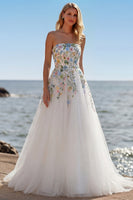 Laden Sie das Bild in den Galerie-Viewer, Weißes Trägerloses 3D-Blumen Tüll Brautkleid mit Schlitz