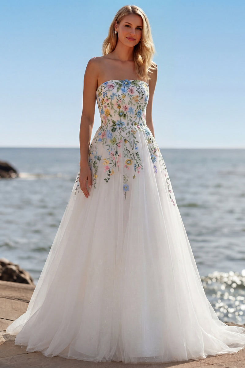 Laden Sie das Bild in den Galerie-Viewer, Weißes Trägerloses 3D-Blumen Tüll Brautkleid mit Schlitz