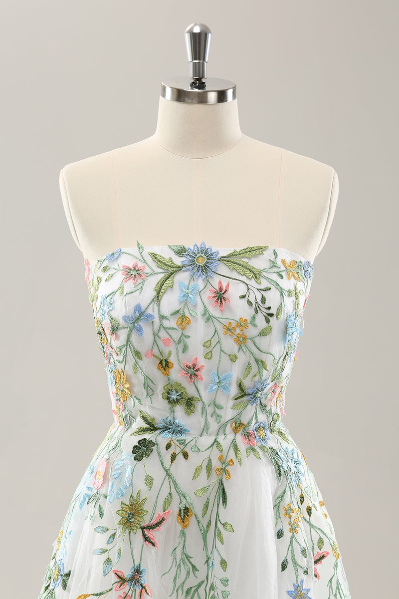 Laden Sie das Bild in den Galerie-Viewer, Weißes trägerloses 3D-Blumen Tüll Brautkleid mit Schlitz