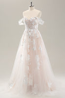 Laden Sie das Bild in den Galerie-Viewer, Weißes schulterfreies Brautkleid aus Tüll mit Applikation und Spitze