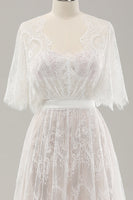 Laden Sie das Bild in den Galerie-Viewer, Weißes A-Linie langes Brautkleid aus Spitze mit kurzen Ärmeln