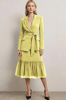 Laden Sie das Bild in den Galerie-Viewer, Dunkelviolette 2-teilige Bleistift Midi Business Anzüge mit Spitzenrevers