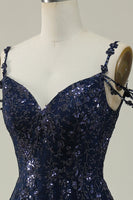 Laden Sie das Bild in den Galerie-Viewer, A-Linie schulterfreies marineblaues langes Ballkleid mit Applikationen