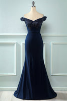 Laden Sie das Bild in den Galerie-Viewer, Off Shoulder Pailletten Meerjungfrau Abschlussball Kleid