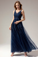 Laden Sie das Bild in den Galerie-Viewer, Graues Abendkleid mit Applikationen