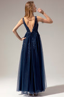 Laden Sie das Bild in den Galerie-Viewer, Graues Abendkleid mit Applikationen