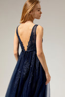 Laden Sie das Bild in den Galerie-Viewer, Graues Abendkleid mit Applikationen