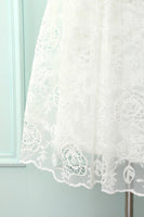 Laden Sie das Bild in den Galerie-Viewer, Weißes Spitze Midi Kleid