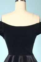 Laden Sie das Bild in den Galerie-Viewer, Schwarz Samt Cropped Tops