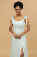 Laden Sie das Bild in den Galerie-Viewer, Mint Chiffon Brautjungfernkleid mit Schlitz