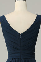 Laden Sie das Bild in den Galerie-Viewer, Marineblaues V-Ausschnitt ärmelloses A Linie Langes Brautjungfernkleid